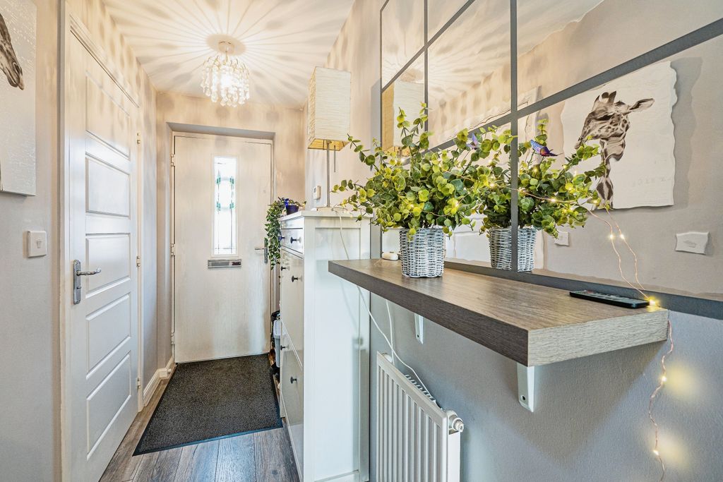 Property photo 3 of 15 Entrance Hall