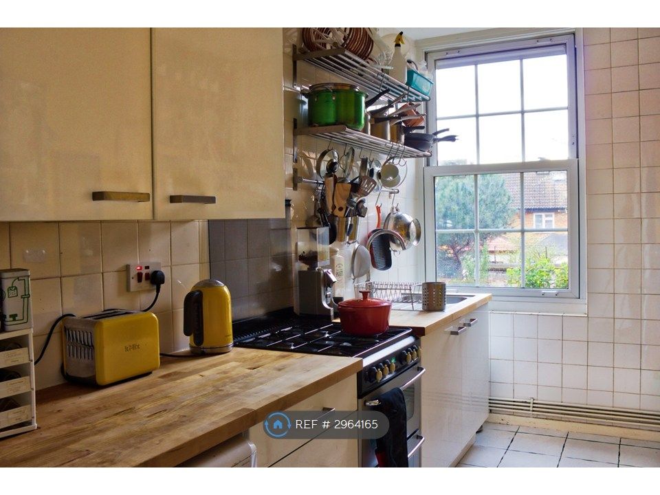 Property photo 3 of 8 Kitchen