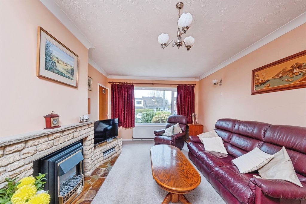 Property photo 2 of 20