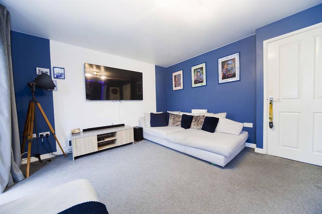 Property photo 2 of 20