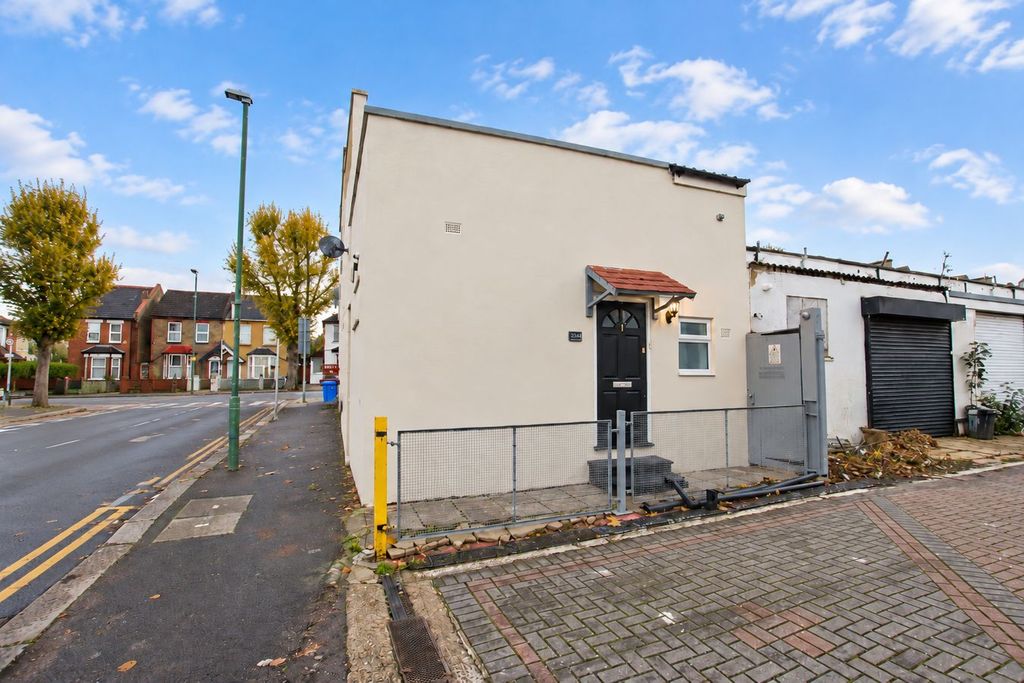 Property photo 2 of 11