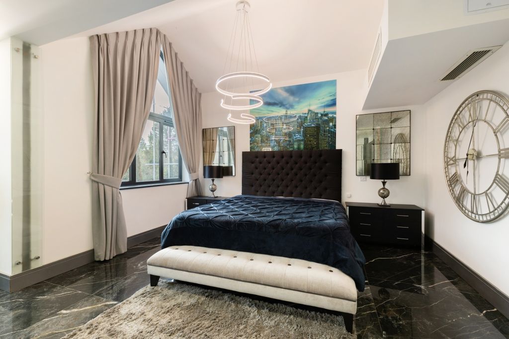 Additional image 28 of 5 bed detached house to rentWaggon Road, Barnet EN4