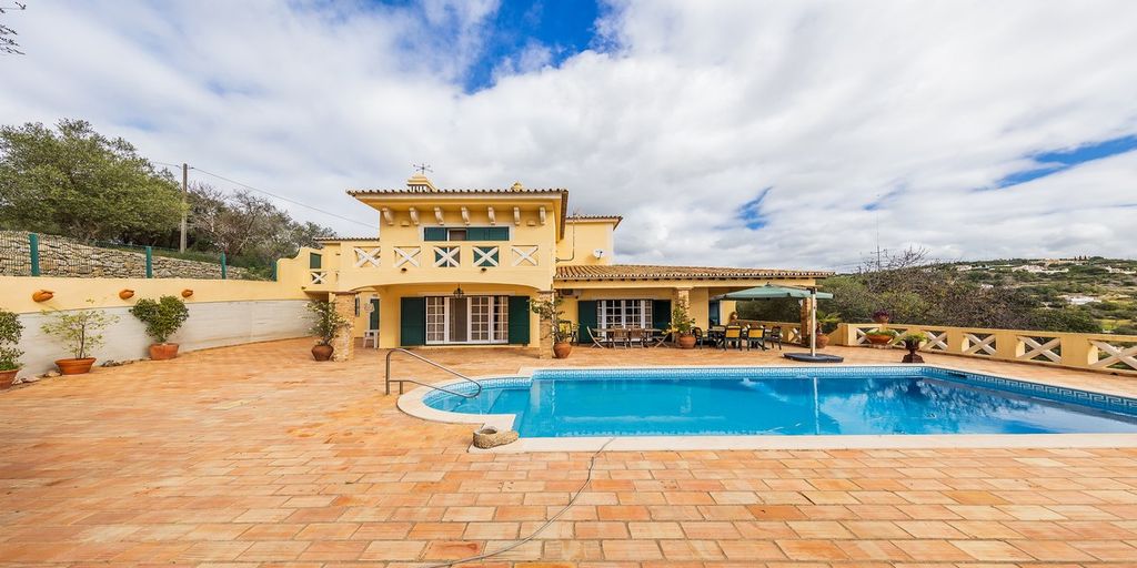 Property photo 2 of 30