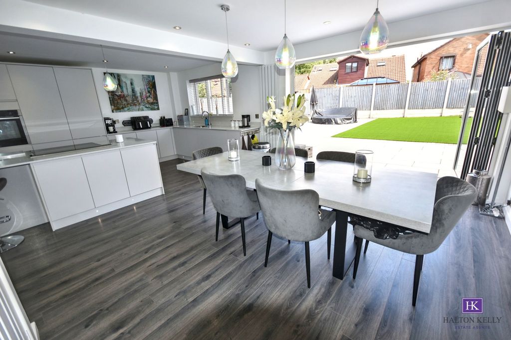 Property photo 2 of 29