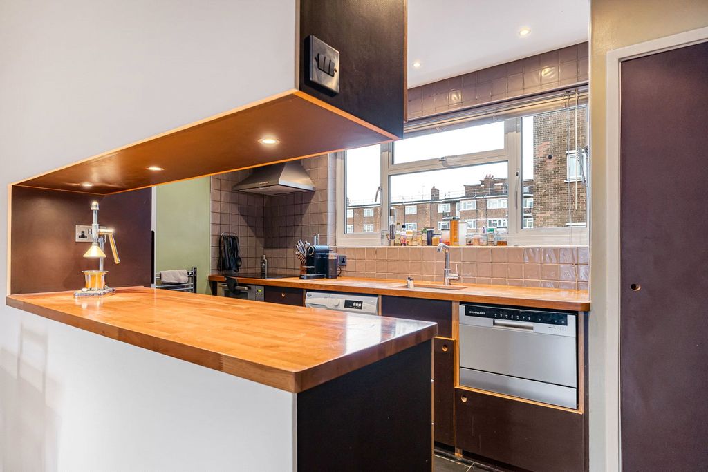 Property photo 3 of 16 Kitchen