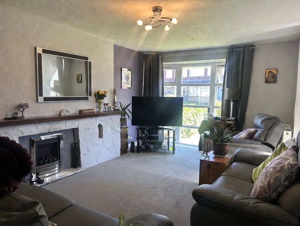 Property photo 2 of 10 Lounge