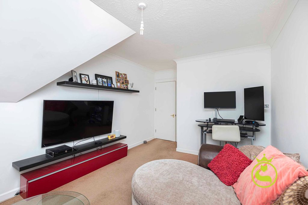 Property photo 3 of 17