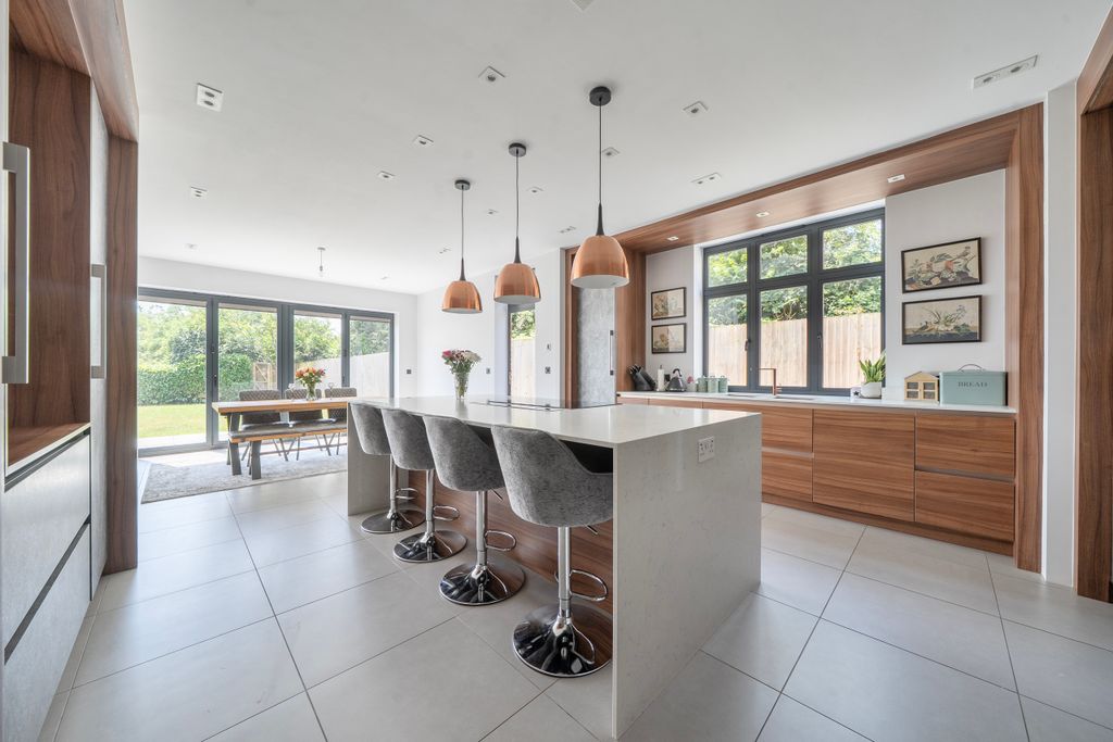 Property photo 3 of 45 Kitchen / Breakfast Room