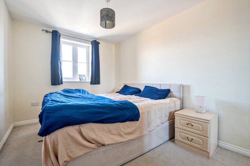 Property photo 3 of 11 Main Bedroom