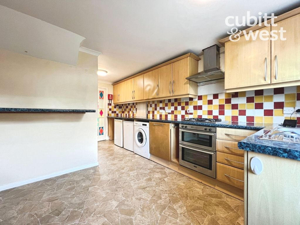 Property photo 2 of 14 Kitchen/Breakfast