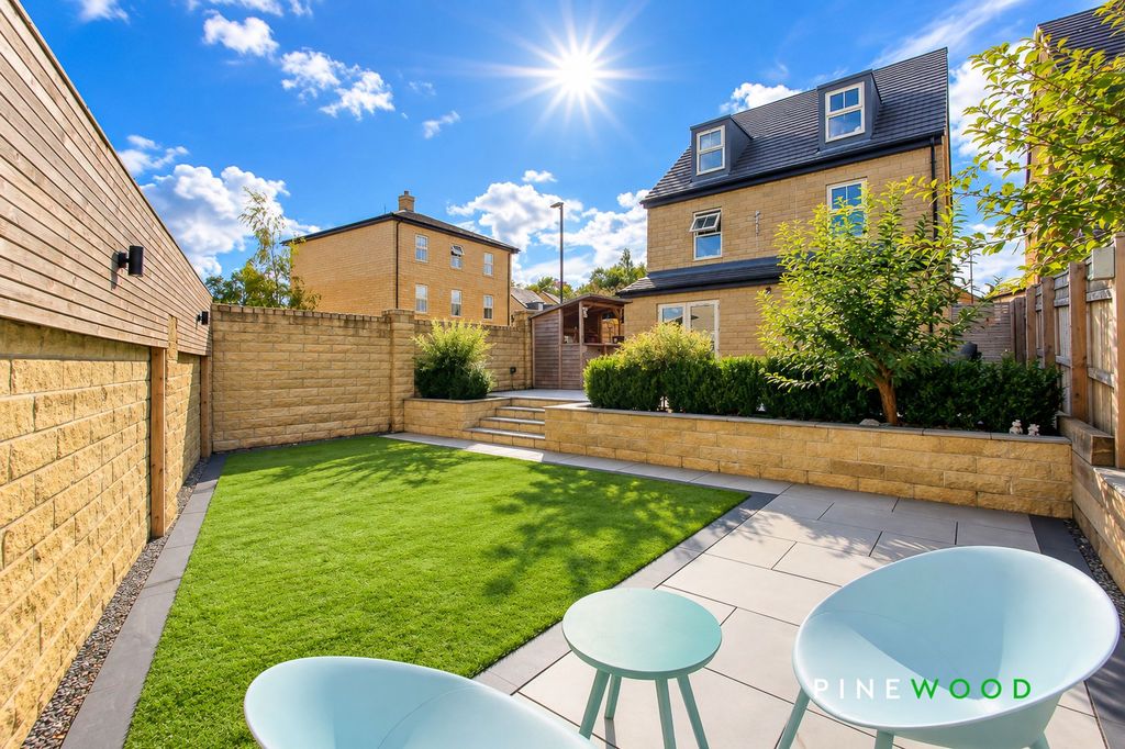 Property photo 2 of 44 Rear Garden