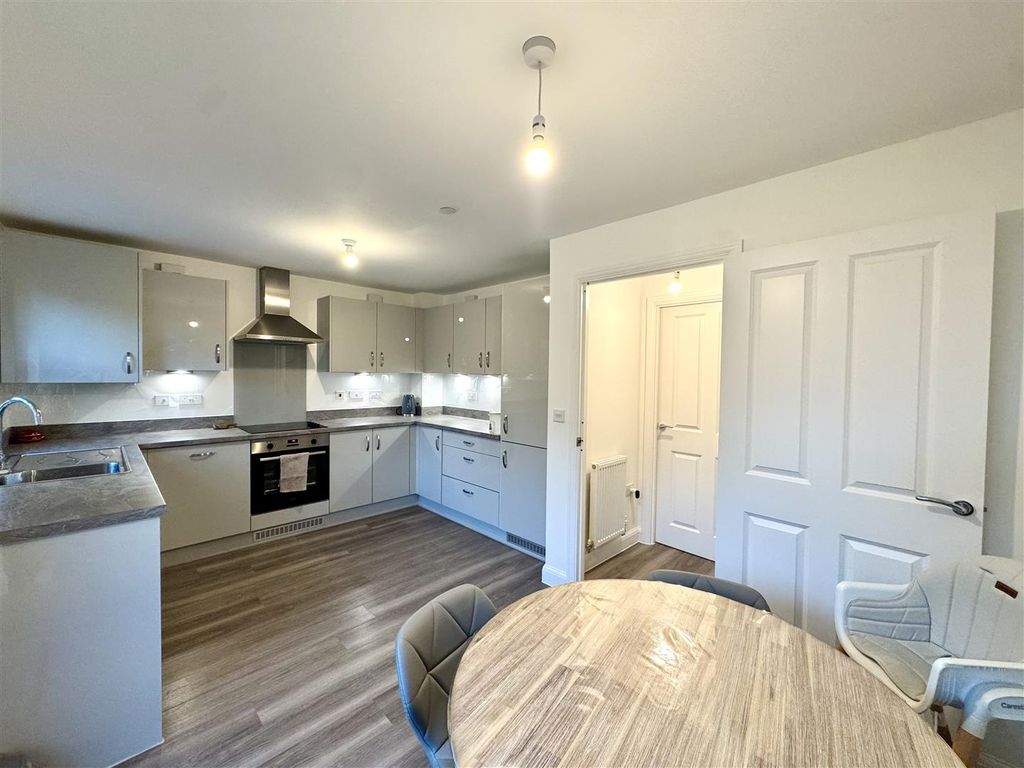 Property photo 3 of 23 Kitchen/Dining Room