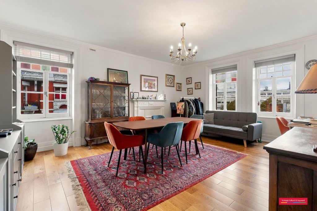 Property photo 1 of 18 Dinning Room