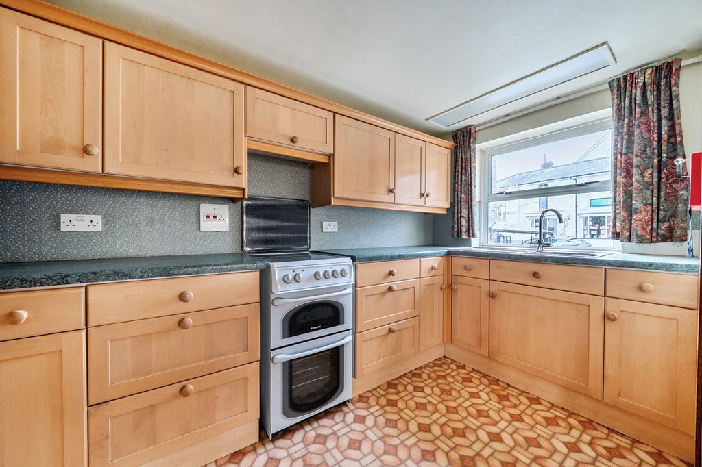 Property photo 3 of 22 Kitchen
