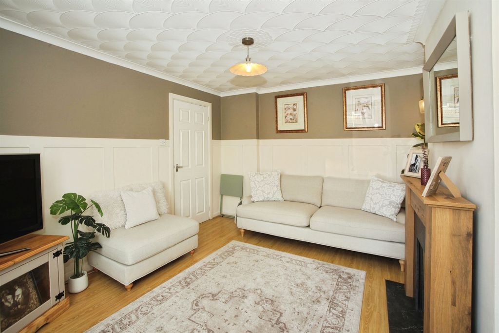 Property photo 3 of 25