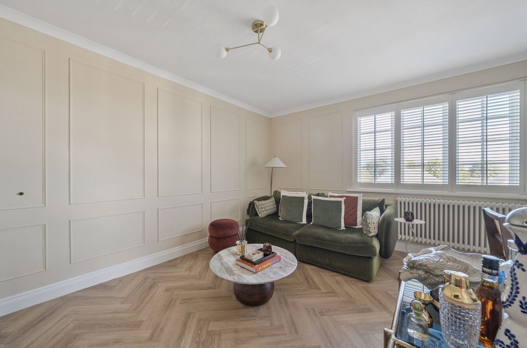 Property photo 3 of 15 1511871-9-6A8d556...