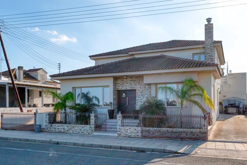 Property photo 1 of 30 Front Of The Villa