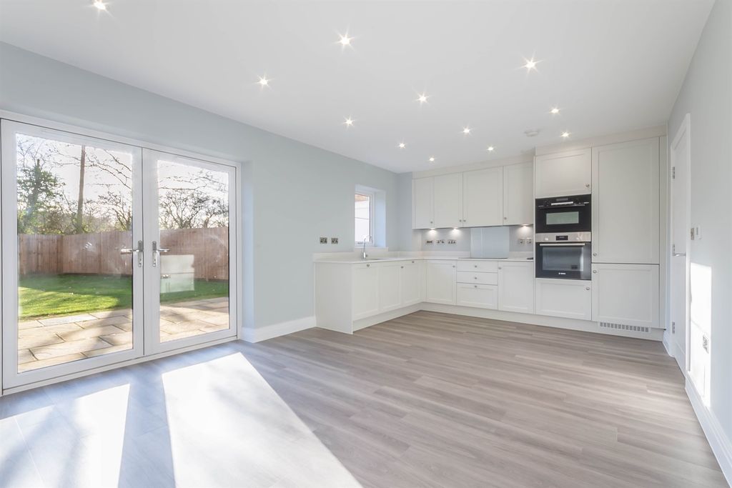 Property photo 2 of 18 Kitchen Diner