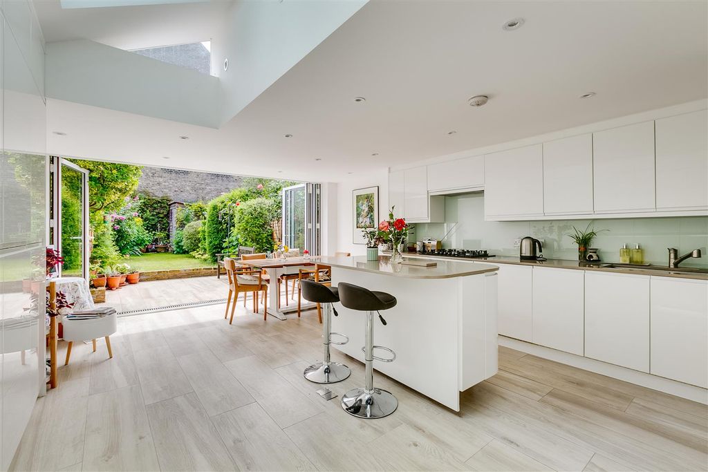 Property photo 2 of 15 For Sale - Quick Road, W4