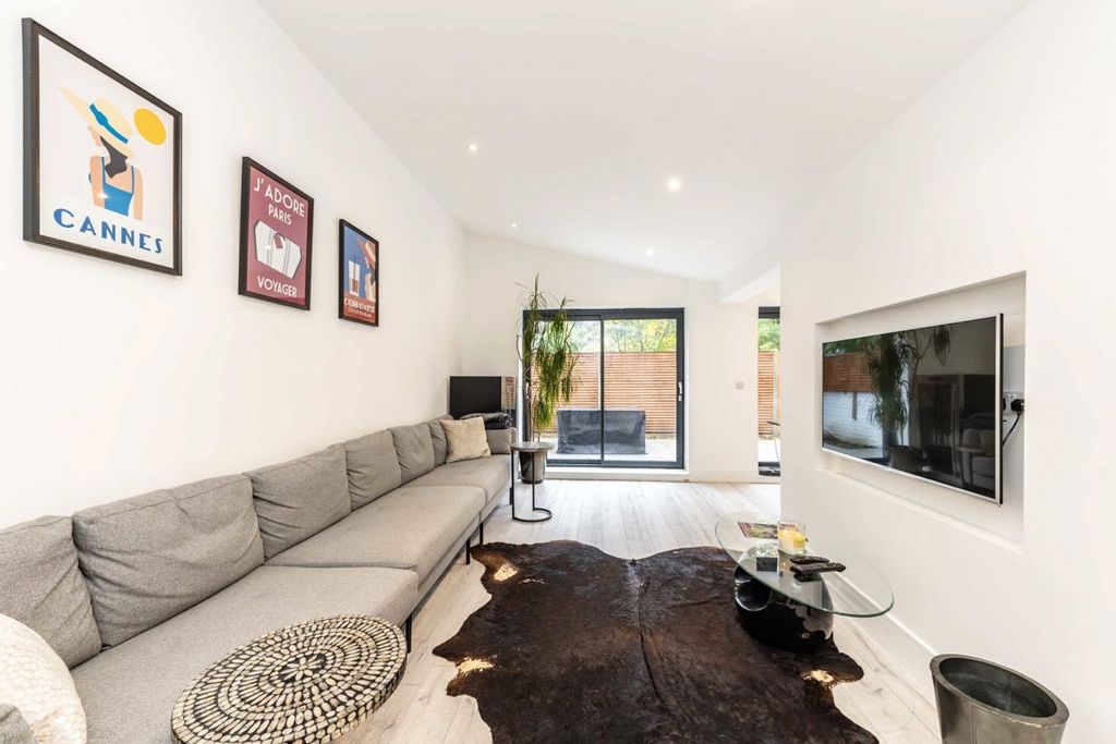 Property photo 1 of 5