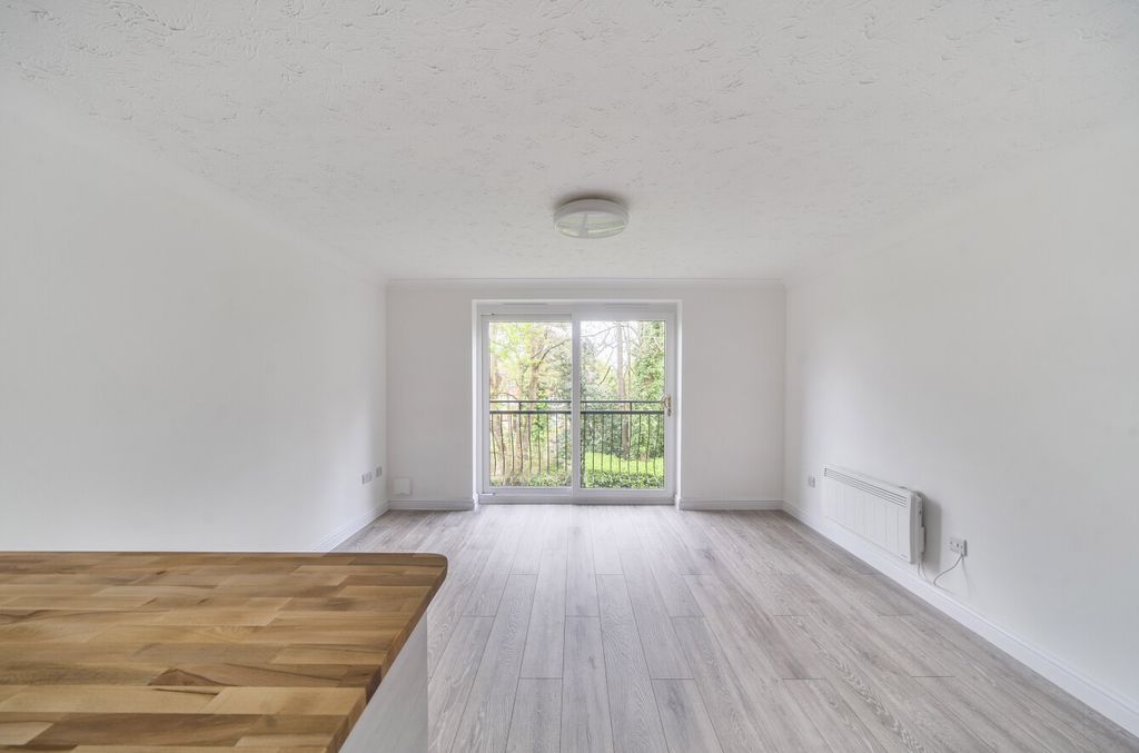 Property photo 3 of 27 1445982-16-69Dfeb...