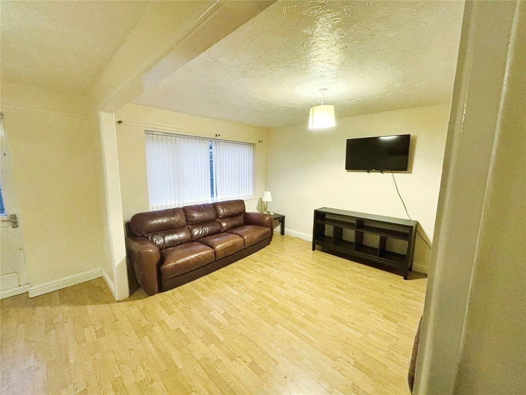 Property photo 3 of 10 Lounge