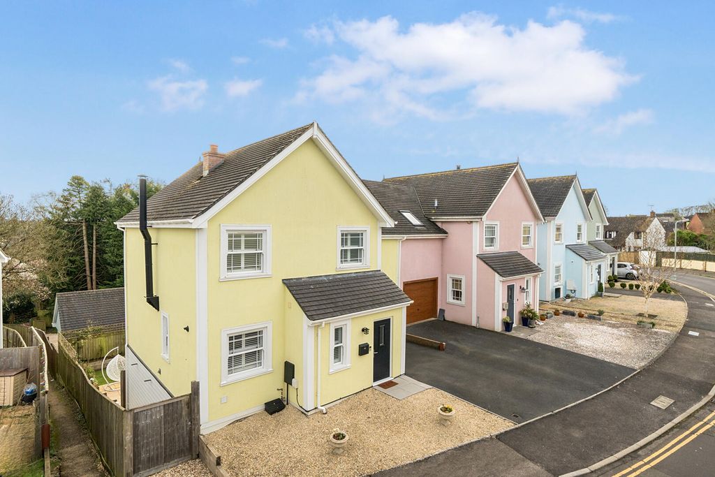 Property photo 1 of 25 Front (Exterior)