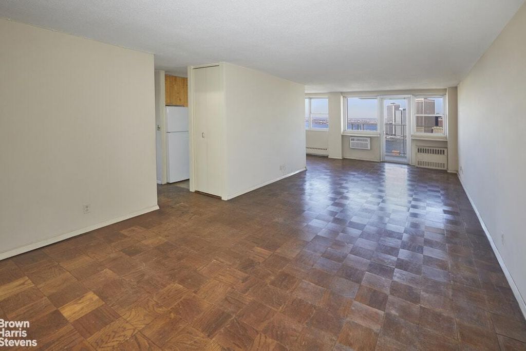 Property photo 3 of 12 <Alttext/>