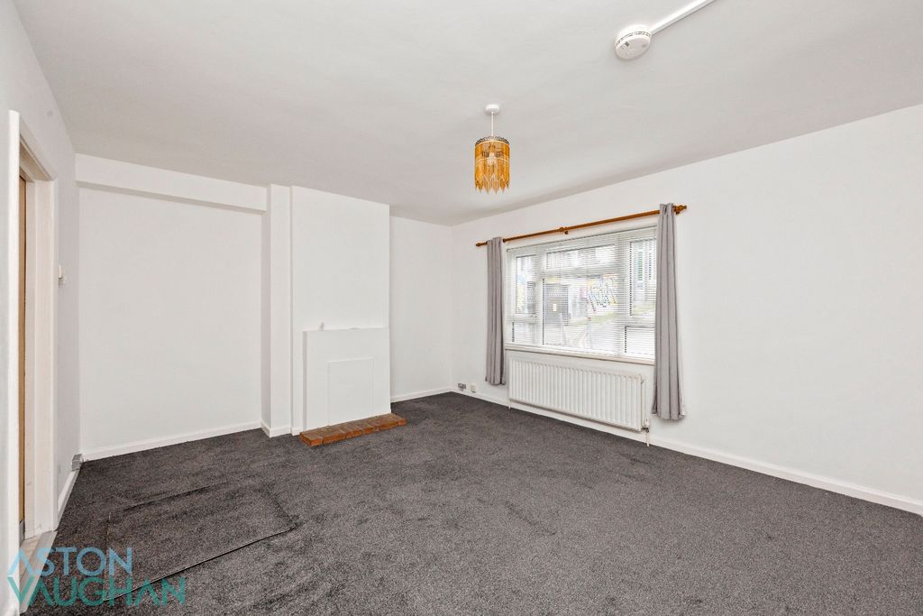 Property photo 3 of 12 5241592