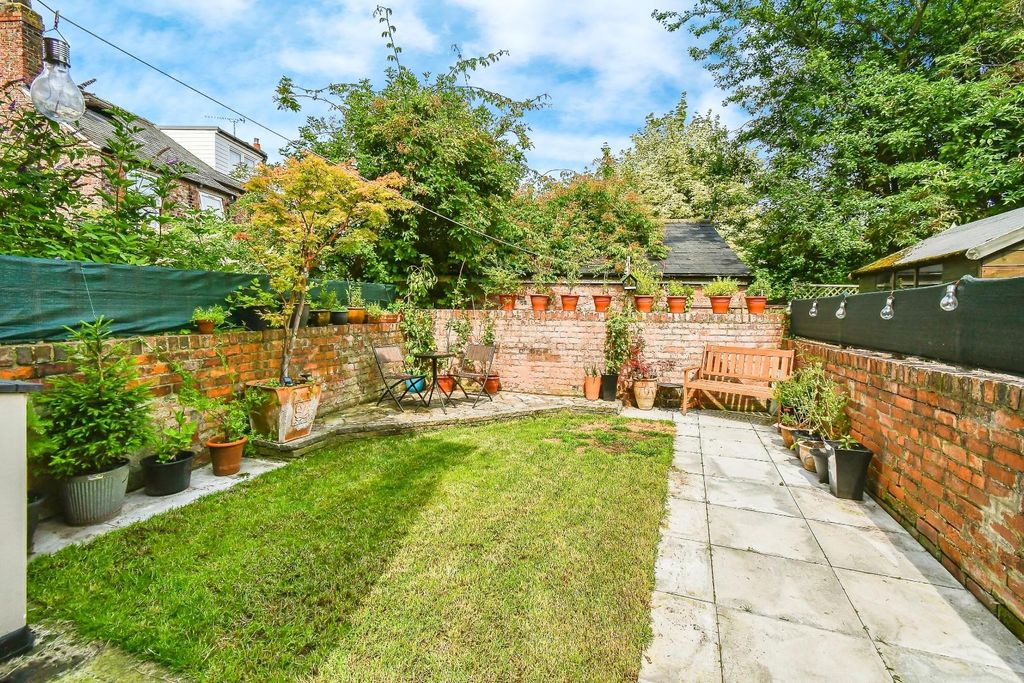 Property photo 2 of 11 Garden