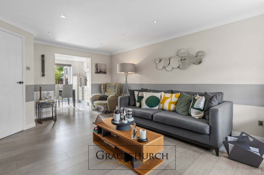 Property photo 2 of 27 Lounge