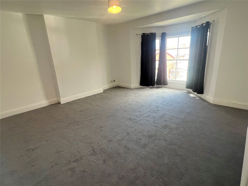 Property photo 2 of 16 Picture No. 11
