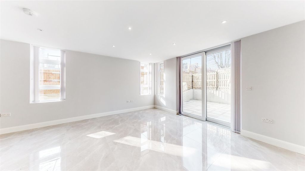 Property photo 2 of 12 Recep.Jpg