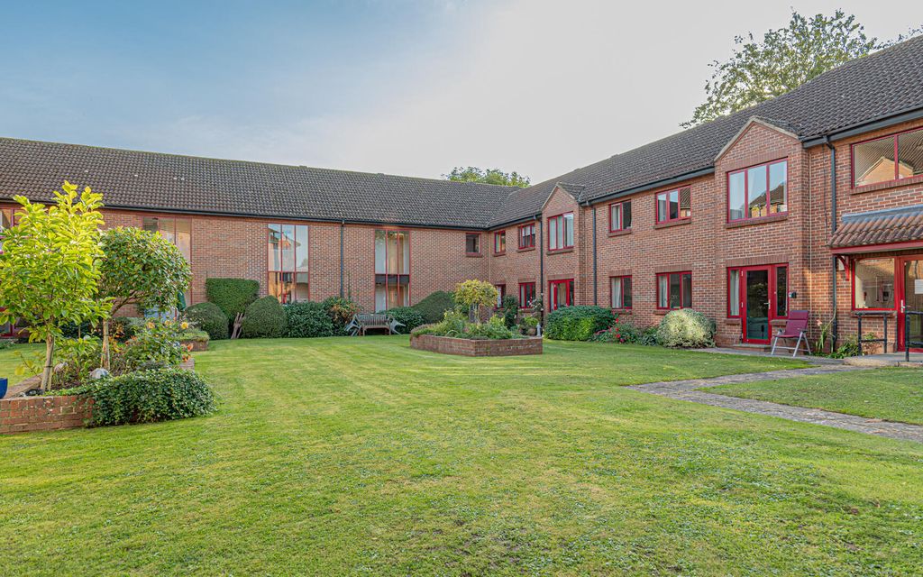 Property photo 1 of 7 Exterior