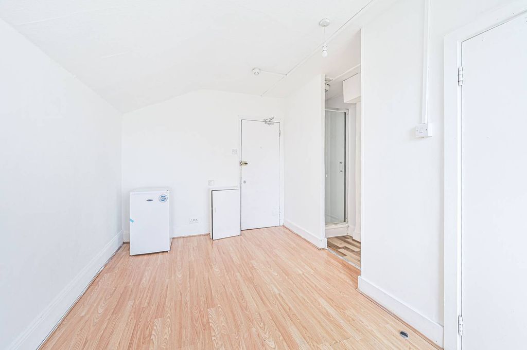 Property photo 3 of 4