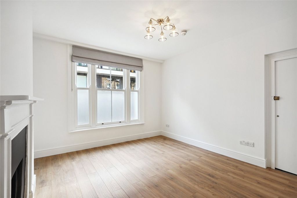 Property photo 1 of 7 Bedroom