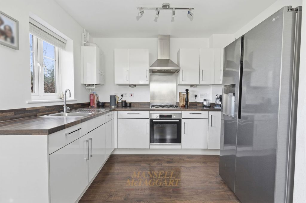 Property photo 2 of 28