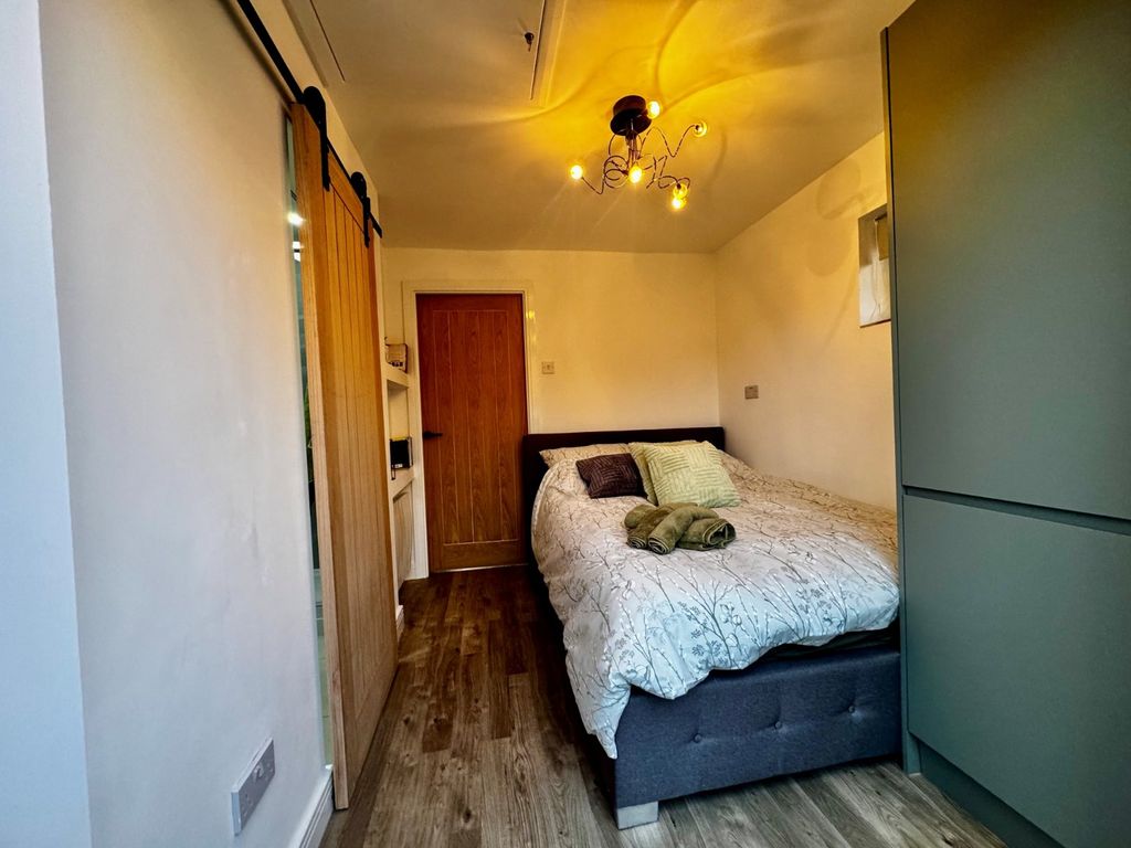 Property photo 3 of 7 Picture No. 04