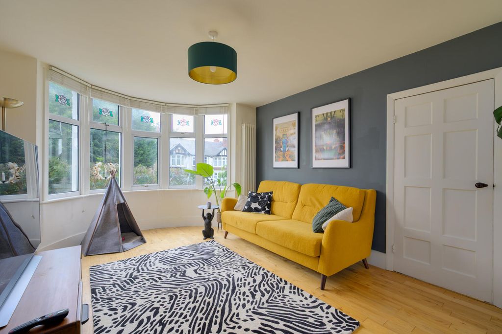 Property photo 1 of 24 Living Room