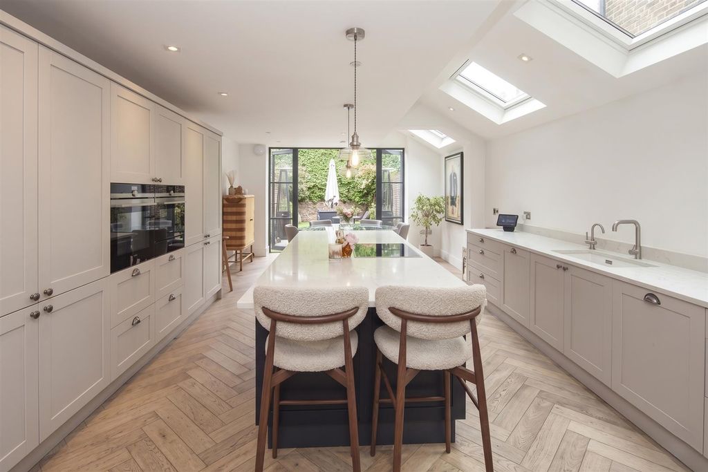 Property photo 1 of 12 Kitch