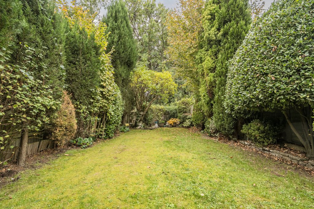 Property photo 2 of 18 Garden