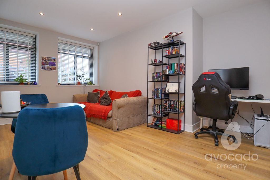 Property photo 3 of 8 4971909