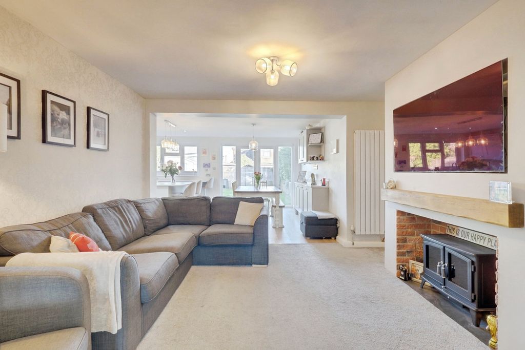 Property photo 2 of 28