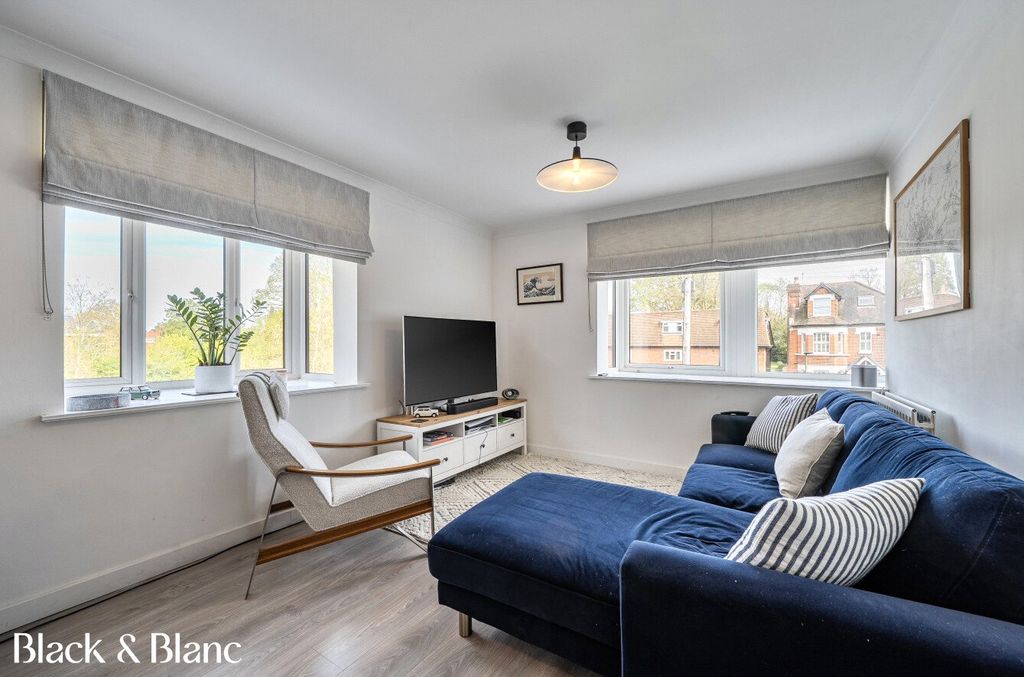 Property photo 3 of 13 Living/ Dining Room