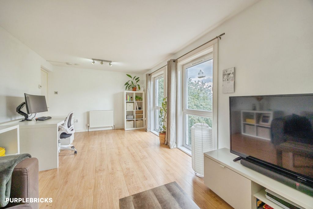 Property photo 1 of 17 Living Room