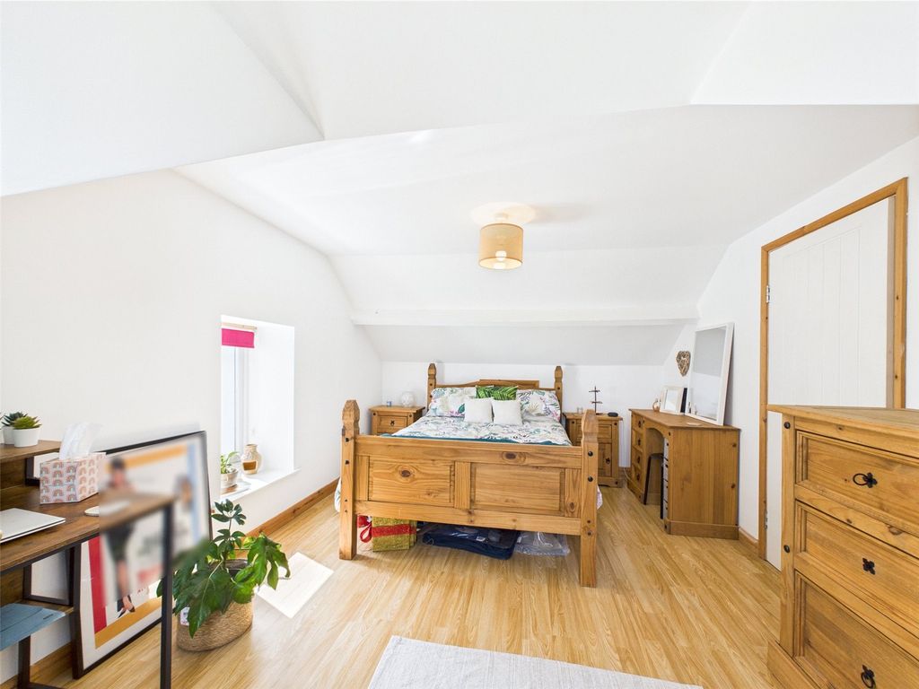 Property photo 3 of 18 Picture No. 17