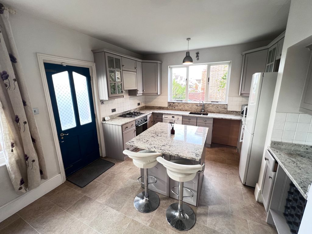 Property photo 3 of 14 Kitchen