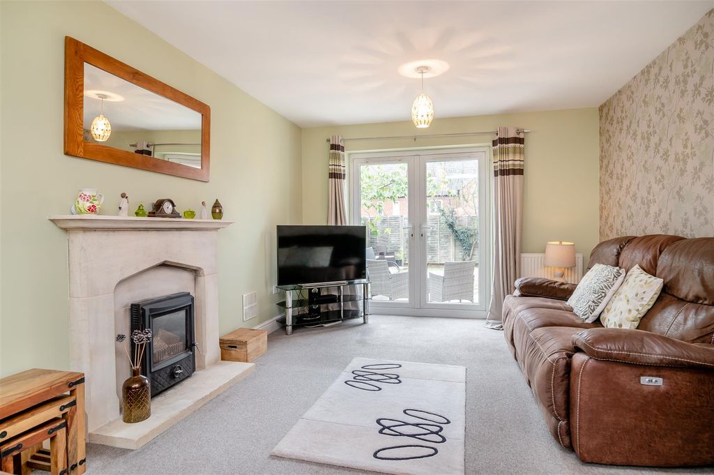 Property photo 2 of 31