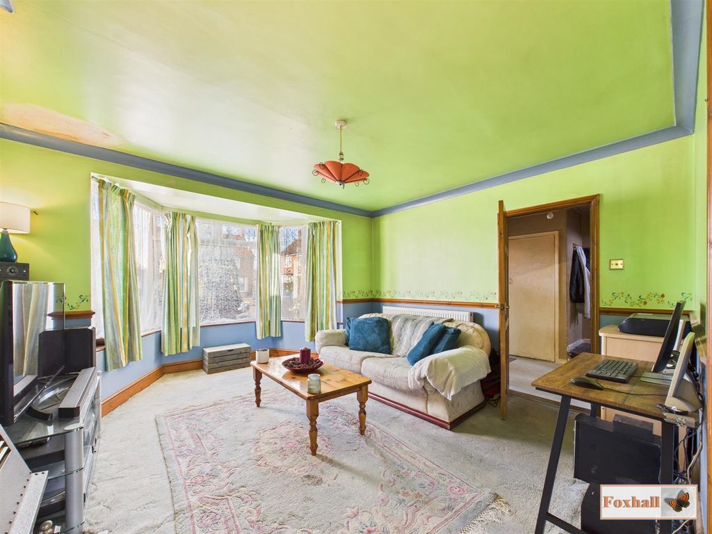 Property photo 3 of 21 Lounge