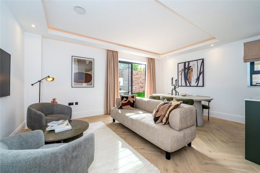 Property photo 2 of 36 Picture No. 16